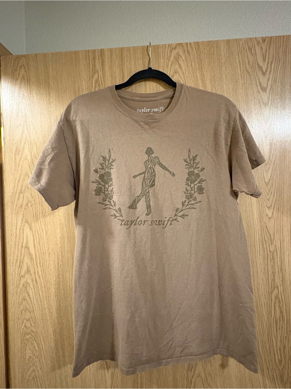 Taylor Swift Brown Graphic T-Shirt